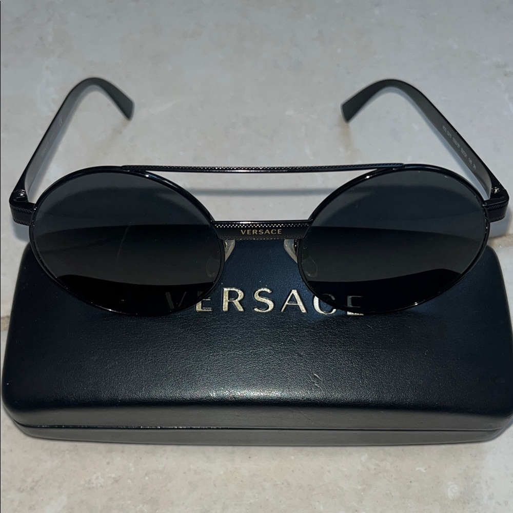Versace Dark-Tinted Round Sunglasses